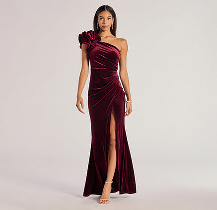 Discover elegant formal wedding guest dresses, including stunning black-tie styles crafted to bring elegance and style to formal celebrations.
